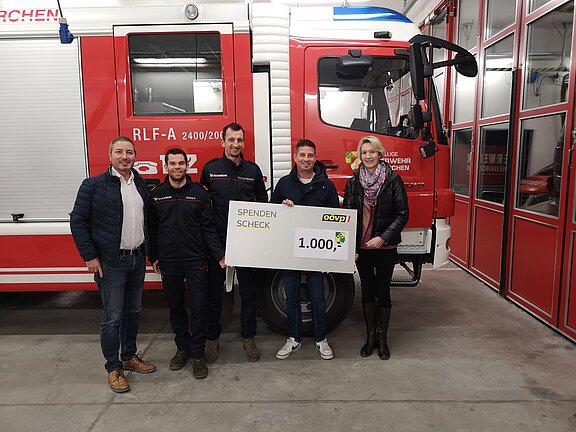 Spende für Feuerwehrfahrzeug