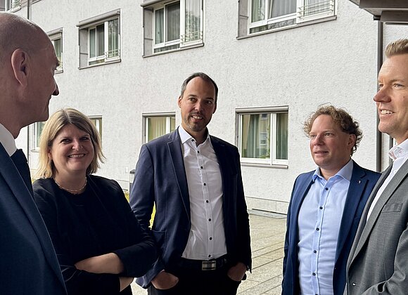 Soziallandesrat Christian Dörfel Bezirksalten- und Pflegeheim Thalheim