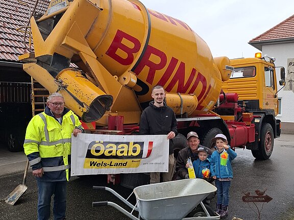 Betonmischer bringt Spielsand Brindl Bau GesmbH
